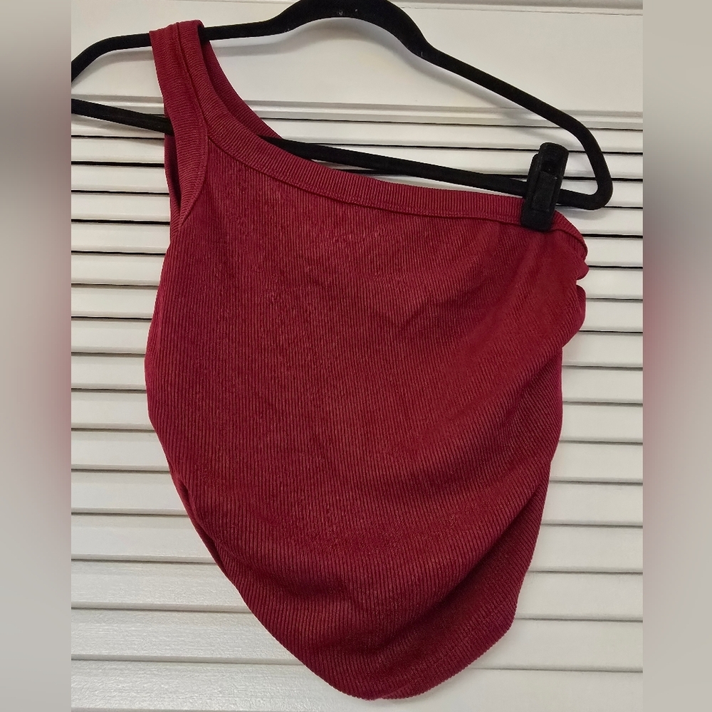 SHEIN - Red Sleeveless One-Shoulder Ribbed Crop Top With Ruched Side